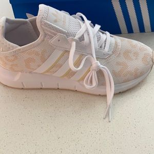 NWT adidas swift run x in box